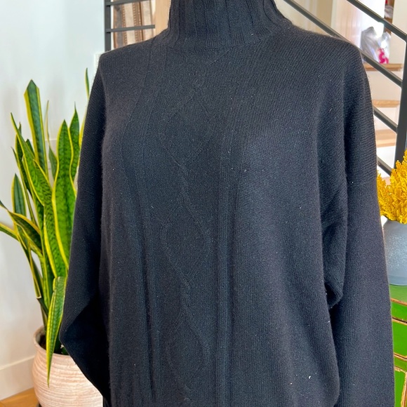 Cashmeres of Scotland Sweaters Luxurious Black Cashmere Sweater
